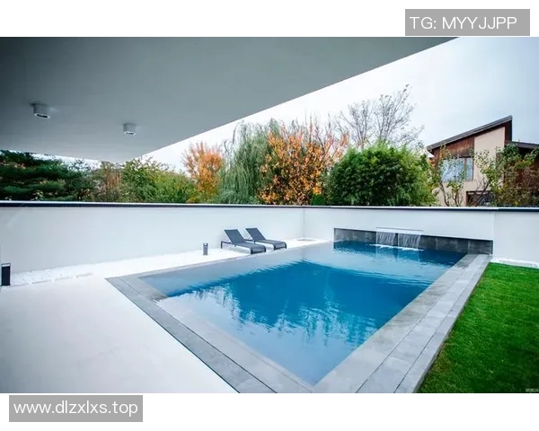 以室外泳池为中心的度假胜地设计与休闲空间规划方案探讨